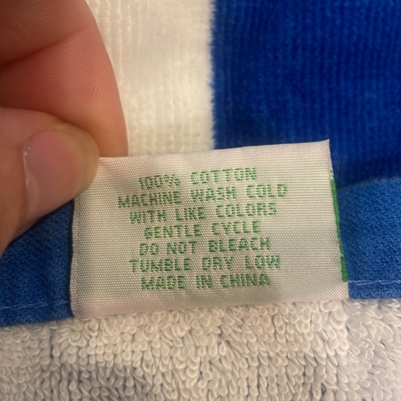 Vera Bradley 30”x60” beach towel - Picture 4 of 4